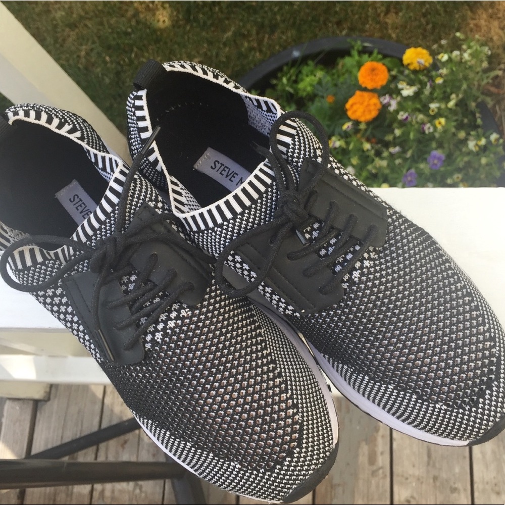 Steve Madden Comfy Shoes.  9.5